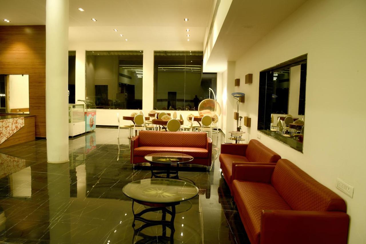 Santu Basil - An Eco Resort Bhavnagar Buitenkant foto