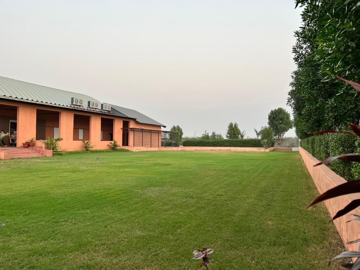 Santu Basil - An Eco Resort Bhavnagar Buitenkant foto